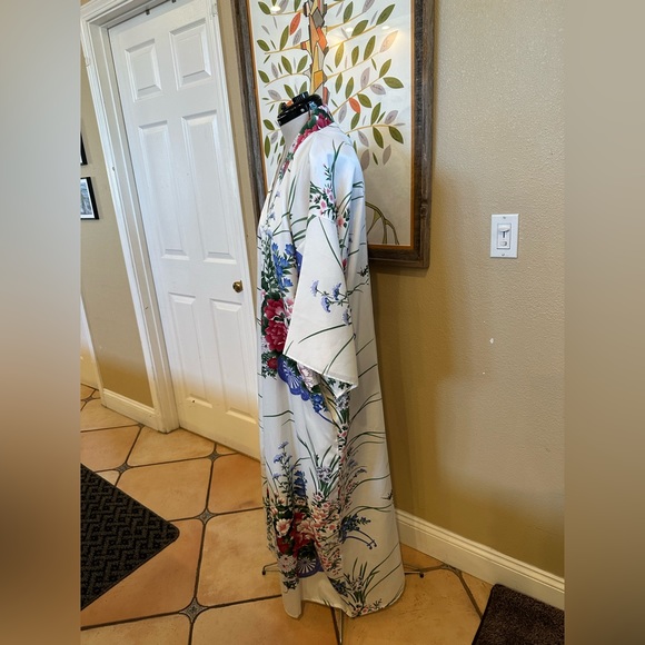 L Magnin white robe with floral Print Kaftan Size  o/s  (A03) - Picture 7 of 10